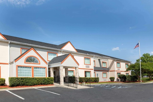 Microtel Inn & Suites by Wyndham Columbia Two Notch Rd Area image 1