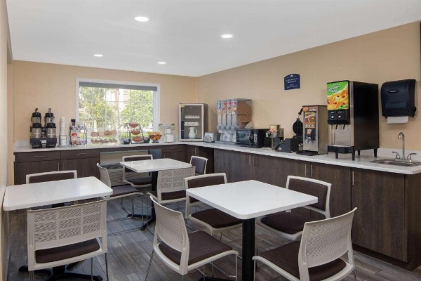 Microtel Inn & Suites by Wyndham Columbia Two Notch Rd Area image 13