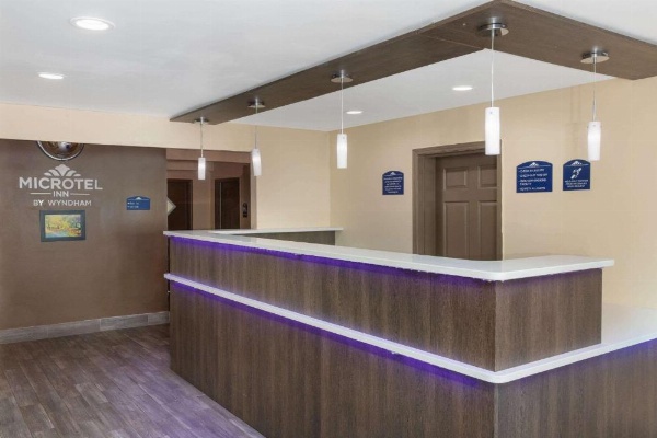 Microtel Inn & Suites by Wyndham Columbia Two Notch Rd Area image 14