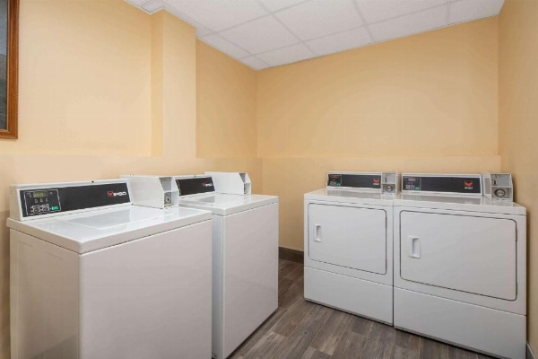 Microtel Inn & Suites by Wyndham Columbia Two Notch Rd Area image 18