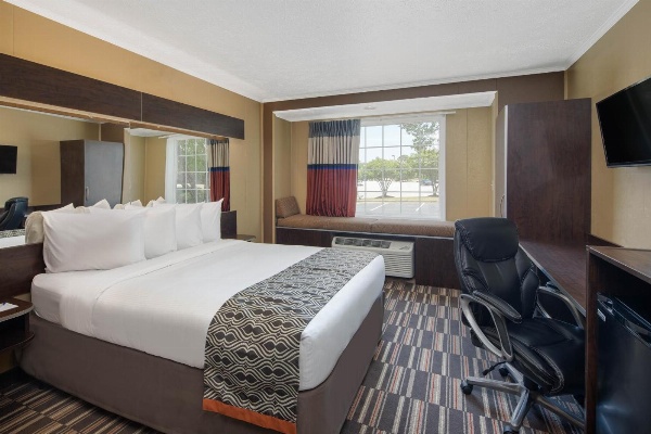 Microtel Inn & Suites by Wyndham Columbia Two Notch Rd Area image 3