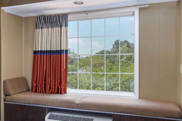Microtel Inn & Suites by Wyndham Columbia Two Notch Rd Area image 6