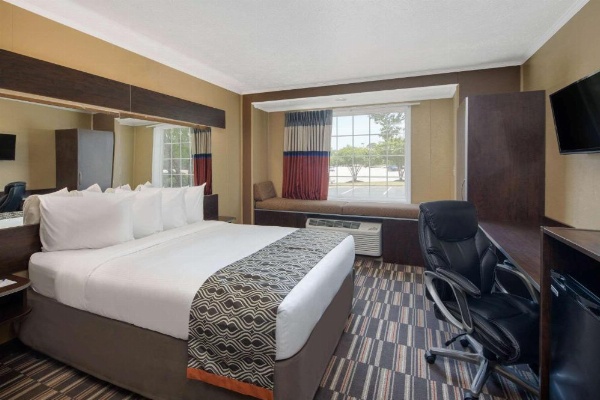 Microtel Inn & Suites by Wyndham Columbia Two Notch Rd Area image 9